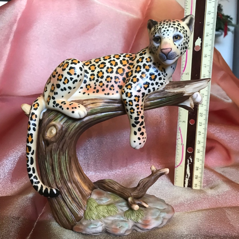 14045-03 "Leopards Domain"